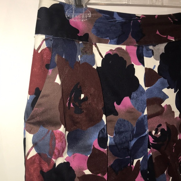 Express Design Studio Printed skirt with Pockets! - Picture 5 of 5